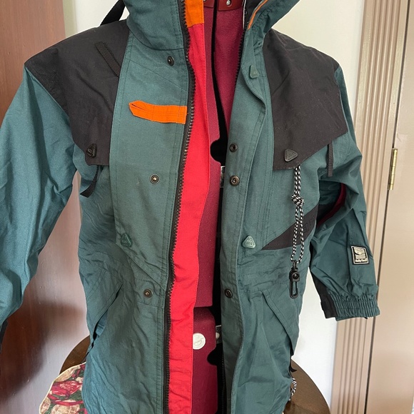 HELLY HANSEN TECHNICAL JACKET SMALL ADULT/ LARGE CHILD WATERPROOF - Picture 1 of 6